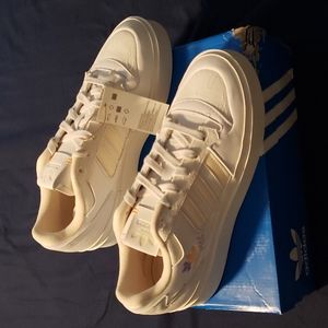 Womans Adidas Originals Sneakers Size 10